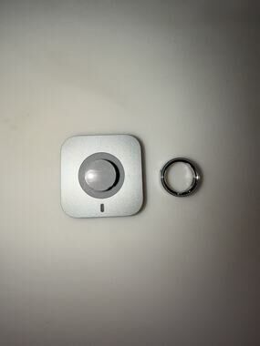 Oura Ring 4 Silver Size 9 Smart Ring w/ Charger & Dock - Preowned